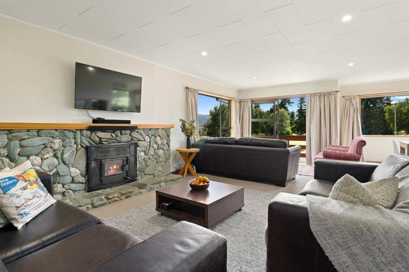 Wanaka Lake view with a Games Room that Sleeps 8 - image 23