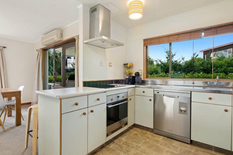 Wanaka Lake view with a Games Room that Sleeps 8 - image 12
