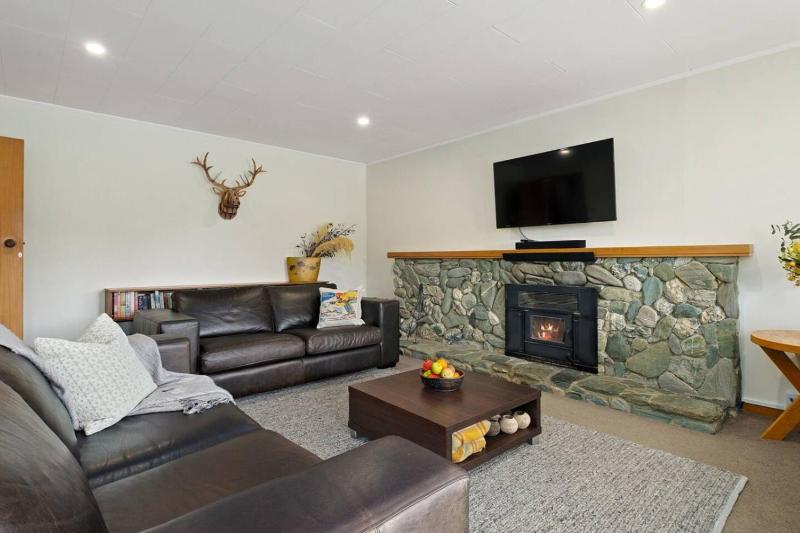 Wanaka Lake view with a Games Room that Sleeps 8 - image 22