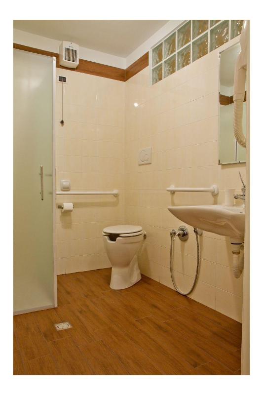 Superior Twin Room image 4