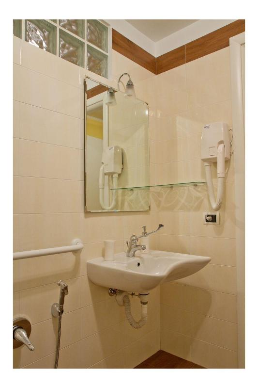Superior Twin Room image 2