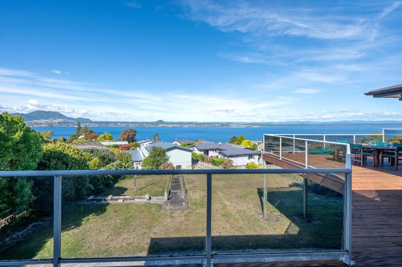 Lofty Lakeviews - Acacia Bay Holiday Home - image 2