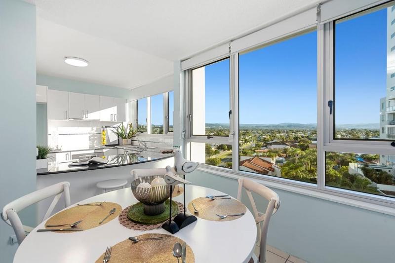 Ambassador Beachfront Burleigh Heads - image 13