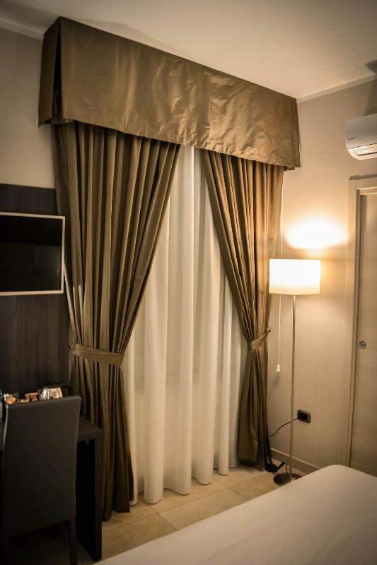 Deluxe Double Room image 4