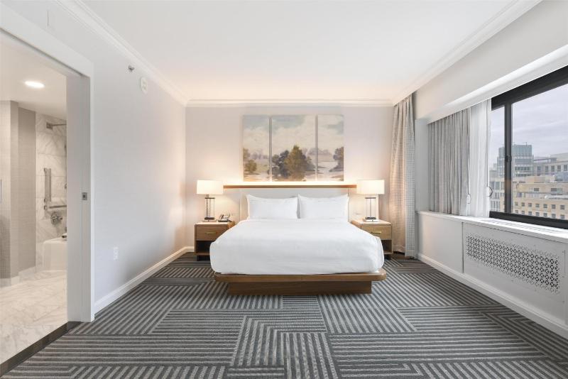 Capital Hilton - image 4