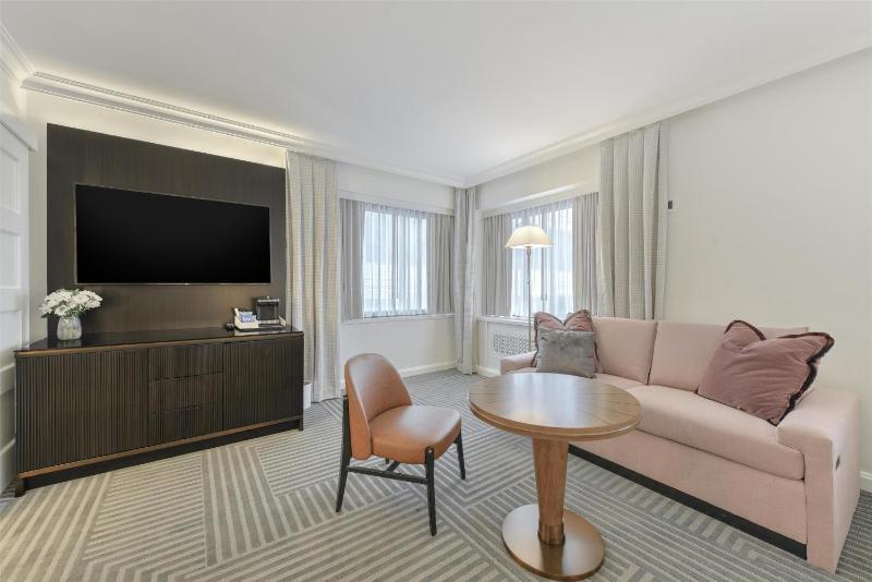 Deluxe Double Room image 3