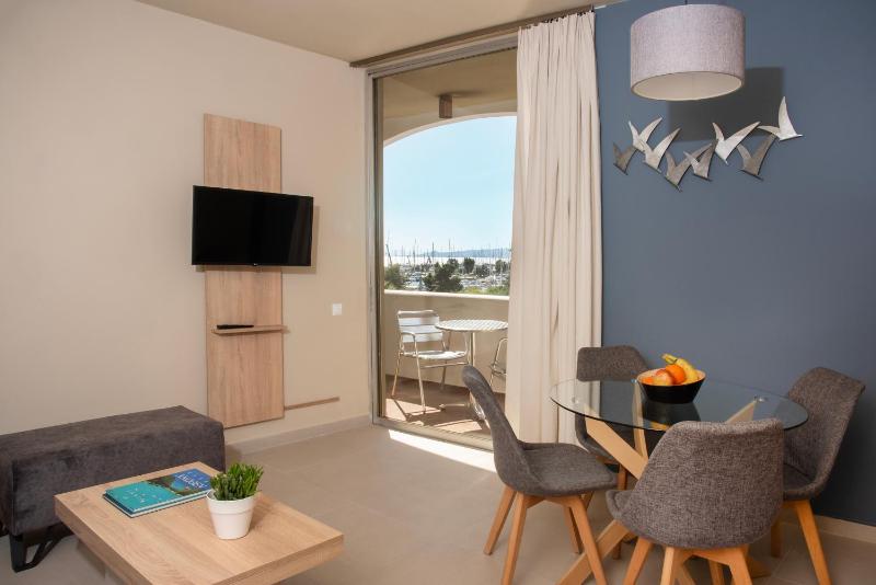 Standard One-Bedroom Apartment with Side Sea View image 3