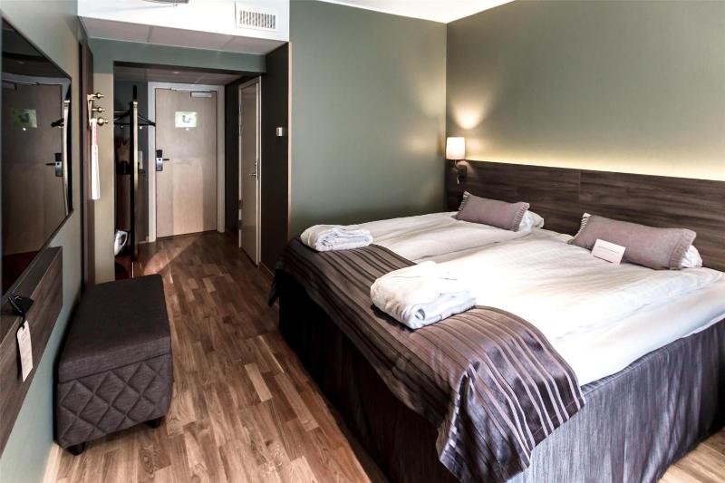 Standard King Room image 4