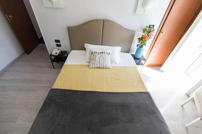 Double Room image 3