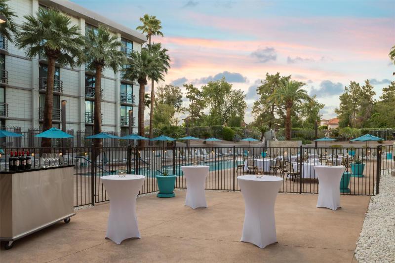 Embassy Suites By Hilton Hotel Phoenix-Biltmore - image 5