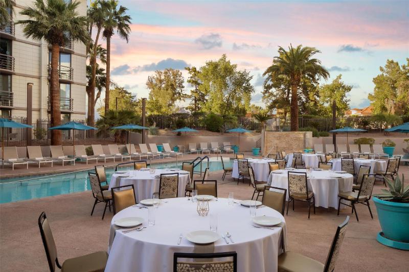 Embassy Suites By Hilton Hotel Phoenix-Biltmore - image 28