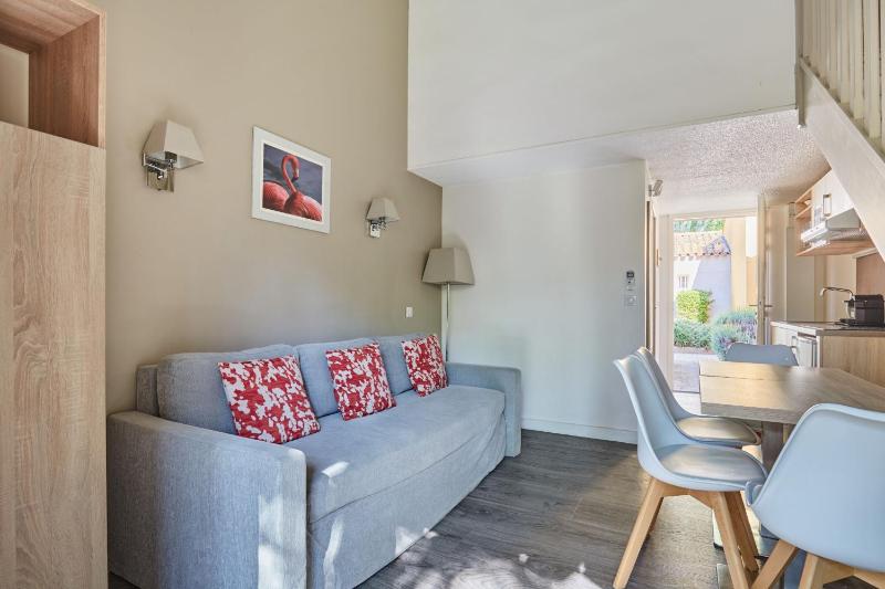 One-Bedroom Apartment image 2