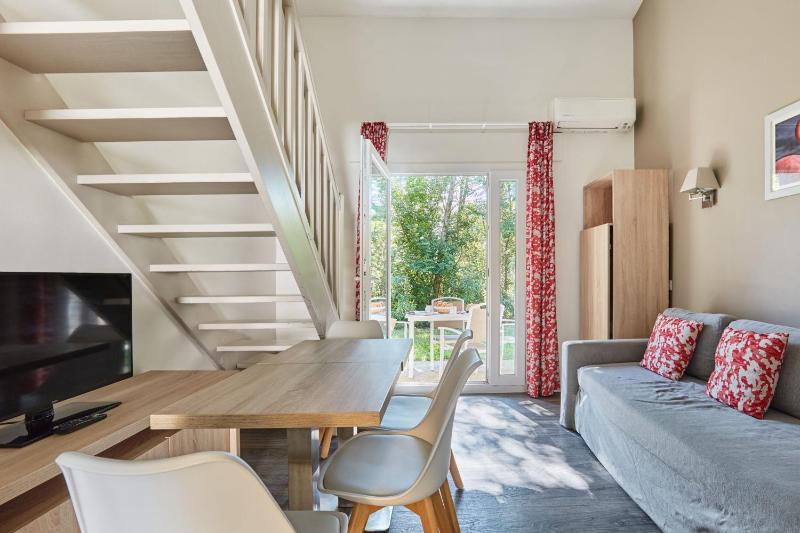 One-Bedroom Apartment image 3