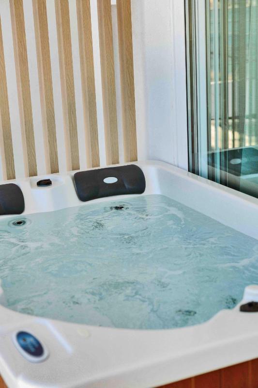Skipper Beachfront Suites - image 24