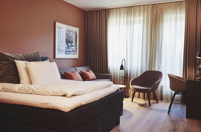 Deluxe Double Room image 3