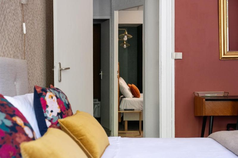 Connecting Double Rooms image 2