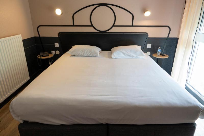 Standard Double Room image 1