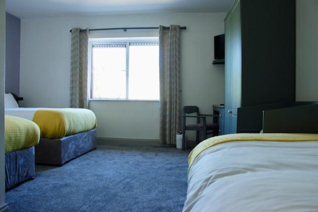 Family Room with Shower image 3