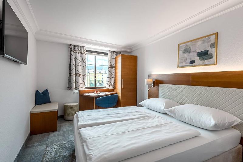 Small Double Room with River View image 1
