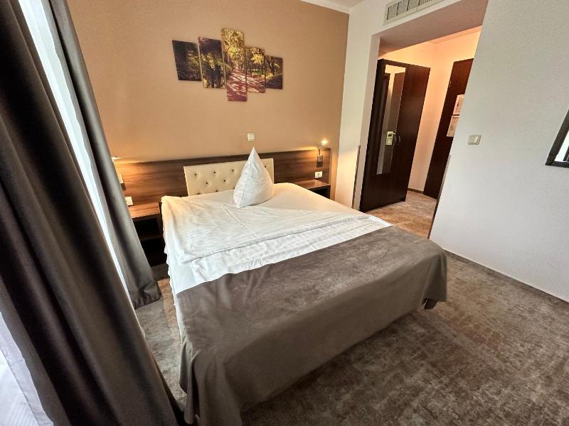 Hotel Neon - image 18