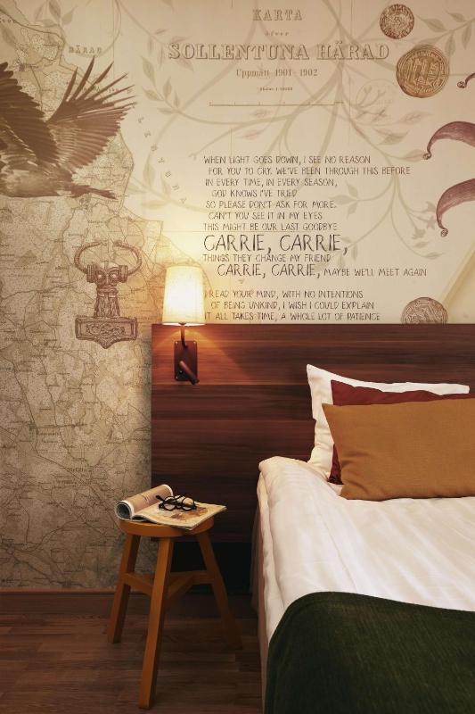Standard Twin Room image 3