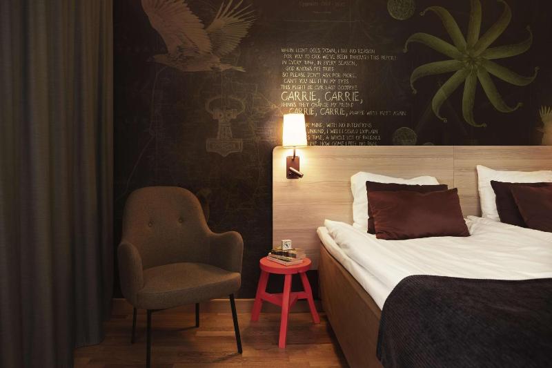 Superior Twin Room image 3