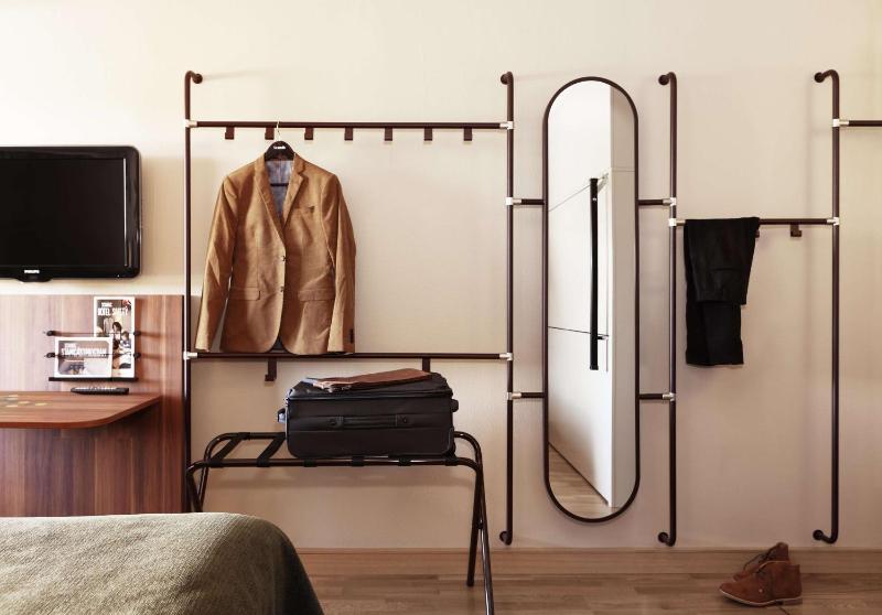 Superior Twin Room image 4