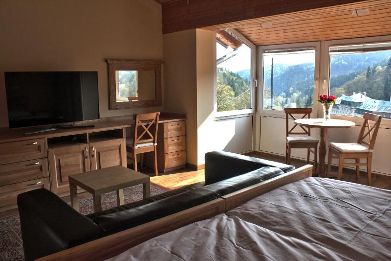Deluxe Double Room with Bath image 4