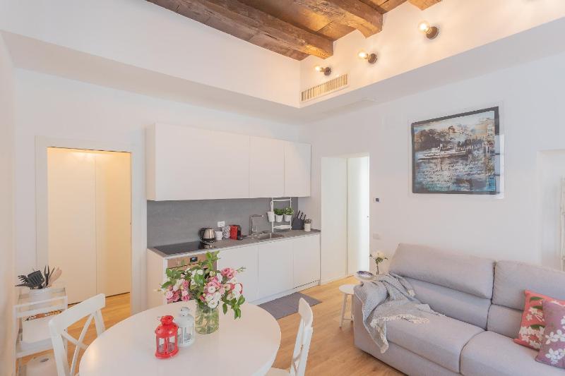 Independence Apartment Balcony by Rent All Como - image 33