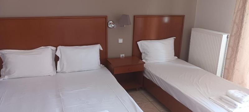 Standard Triple Room image 2