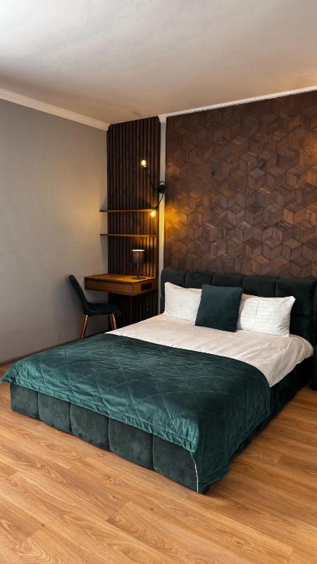 Standard Double Room with Mountain View image 4