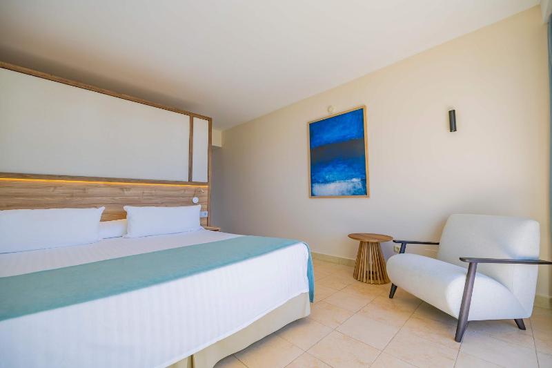 Double Room with Sea View image 3
