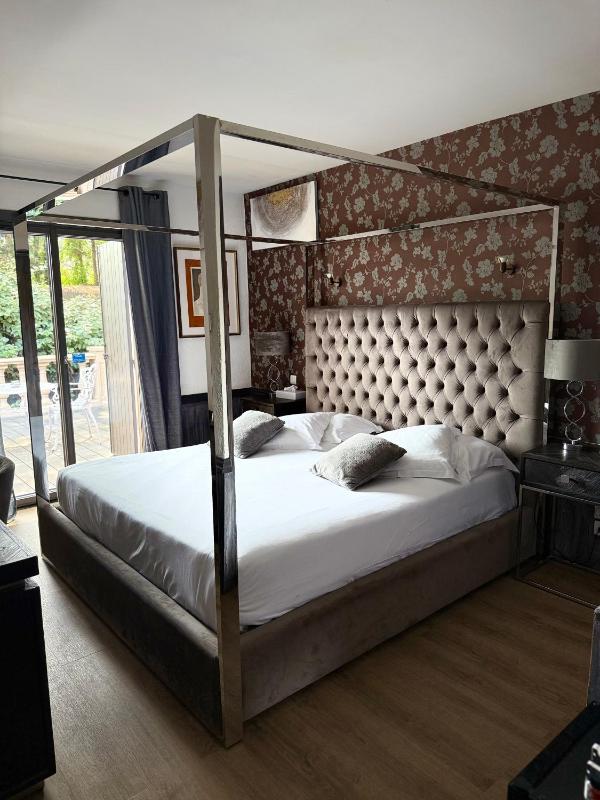 Deluxe Double Room image 1