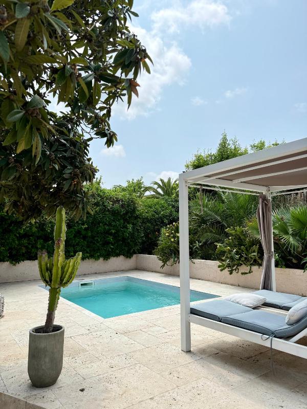 Suite with Private Pool image 4