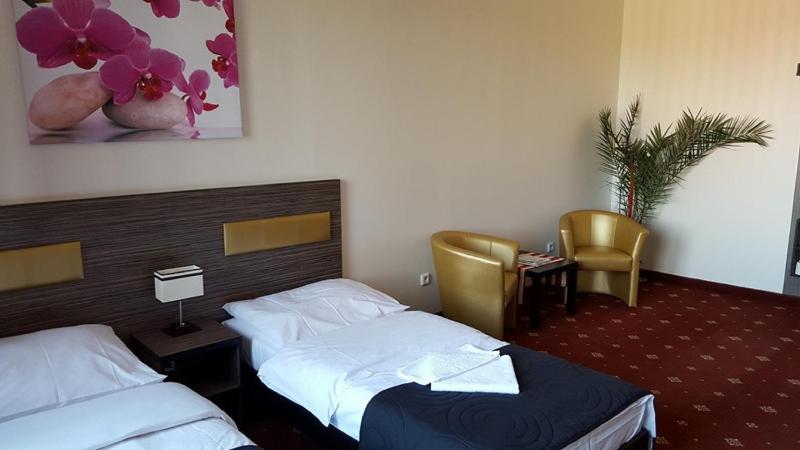 Suite (4 Adults) image 3