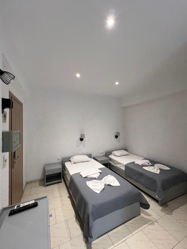 Standard Double or Twin Room with Balcony image 4