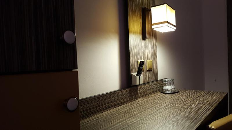Double or Twin Room image 2