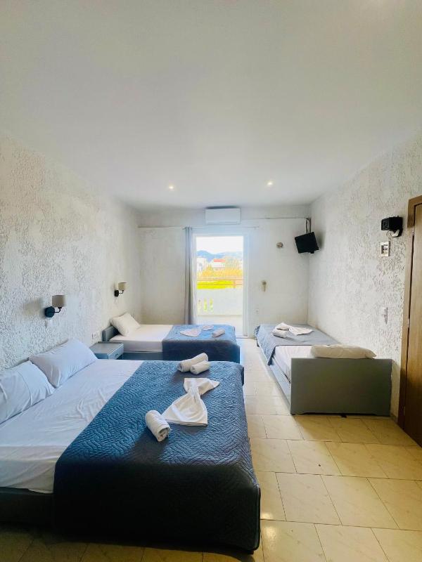 Triple Room with Garden View image 4