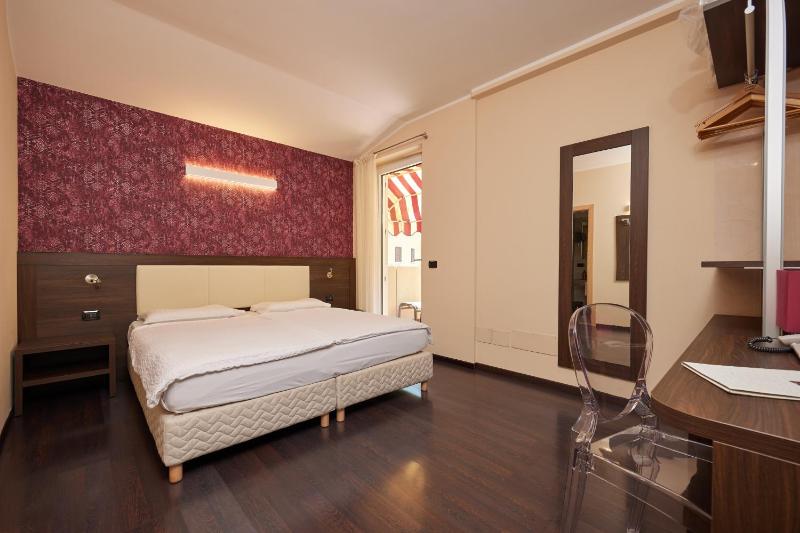Double Room with Balcony Mountain Side image 1