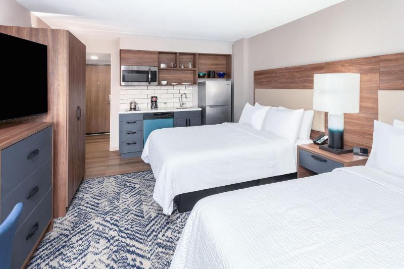 Studio Suite with Two Queen Beds image 4