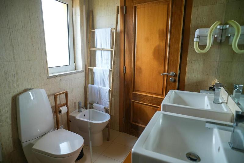 Twin Suite with Ocean View image 2