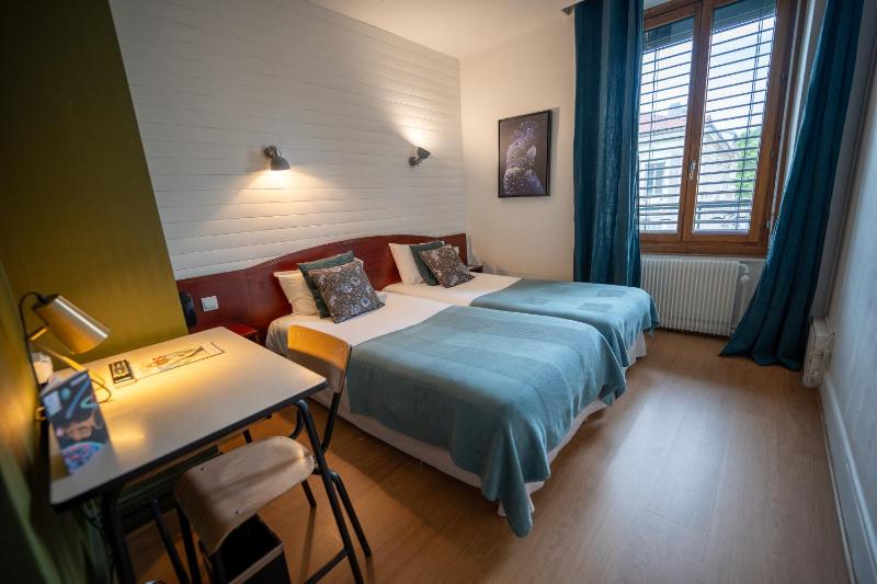 Classic Twin Room image 1