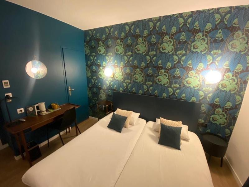Classic Twin Room image 2