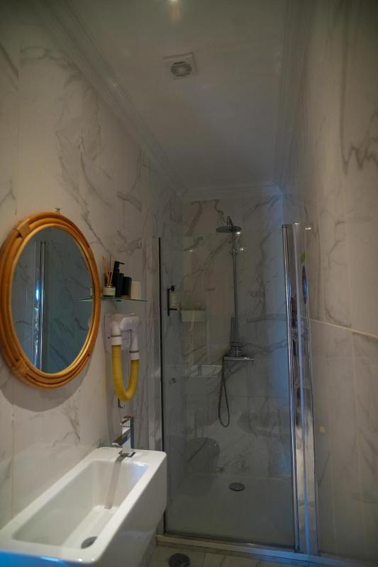 Double Room with Pool View image 2