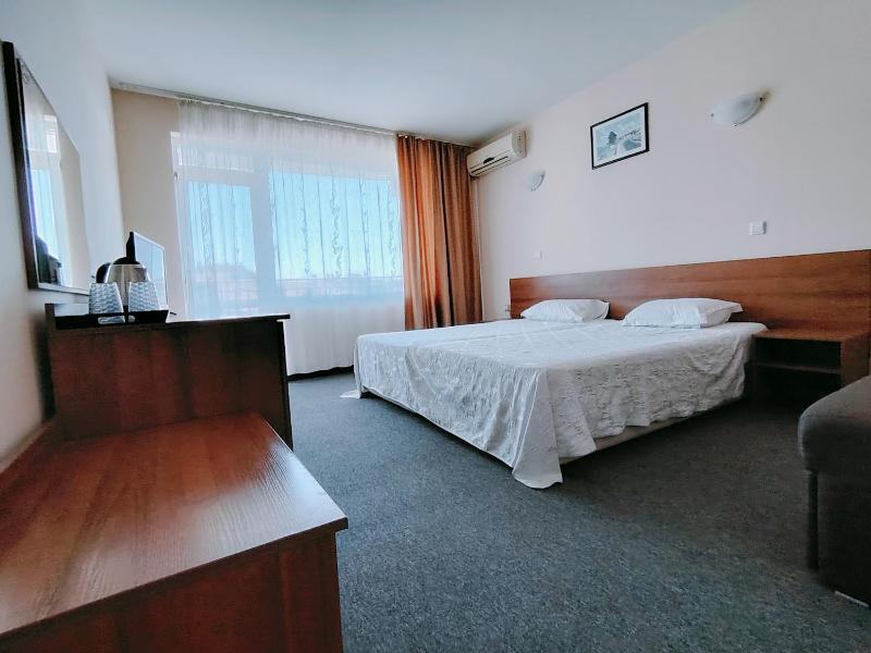Double or Twin Room image 3