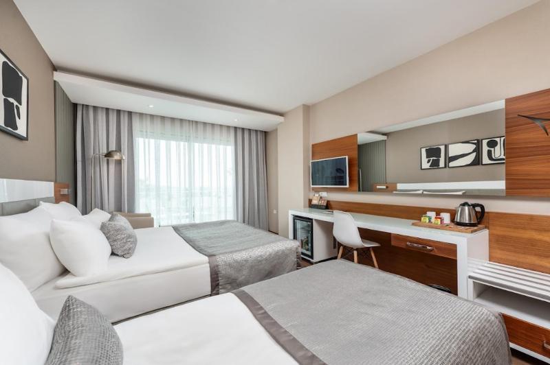 Single Standard Room Side Sea View image 3