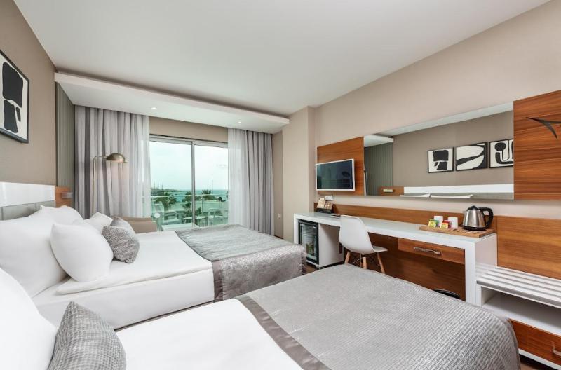 Single Standard Room Side Sea View image 4