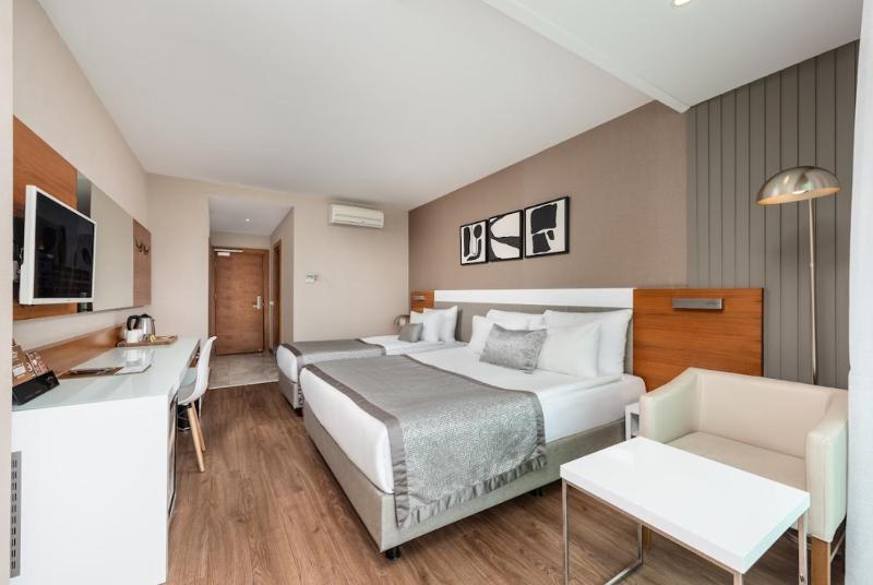 Single Standard Room Side Sea View image 1