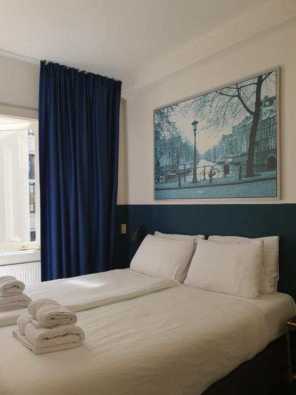 Double Room image 4