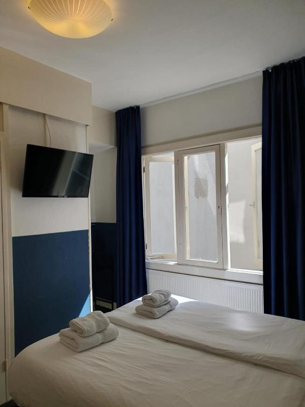 Double Room image 2